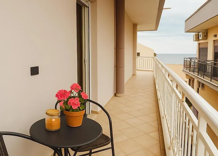 Cosmo - Seaside Elegance With Views Of Castle Appartement