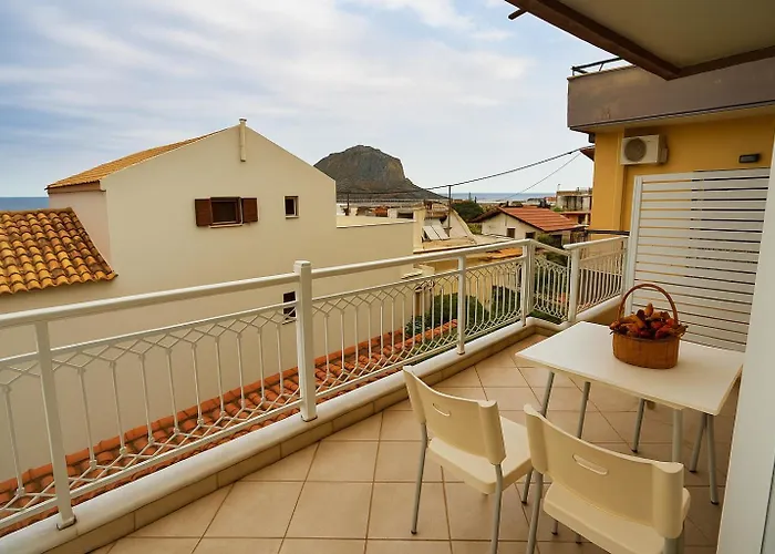 Cosmo - Seaside Elegance With Views Of Castle Apartament