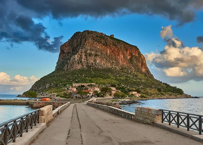 Cosmo - Seaside Elegance With Views Of Castle Appartement Monemvasía